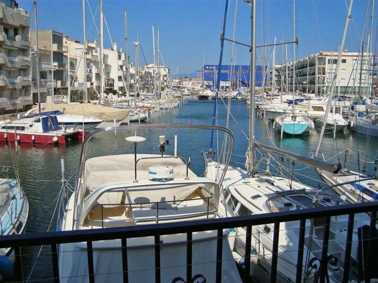 דירות אמפוריבראבה Marina Residencial מראה חיצוני תמונה